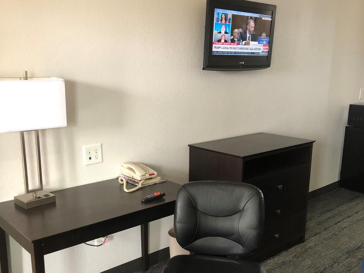 Executive Inn And Suites Joaquin Luaran gambar